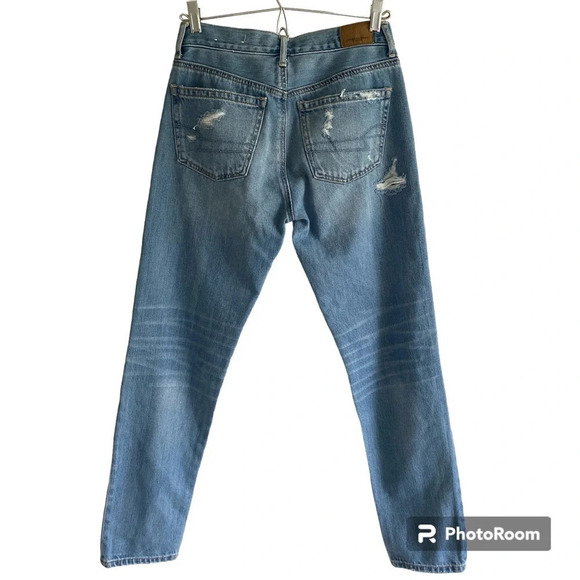 NWT AMERICAN Eagle Light Wash Girlfriend High Rise 100% Cotton Jeans  Size 0 Reg - Picture 2 of 13